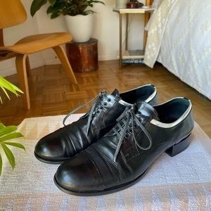Prada leather lace up Oxford. Black with silver detail